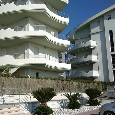 Seaside Apartment *